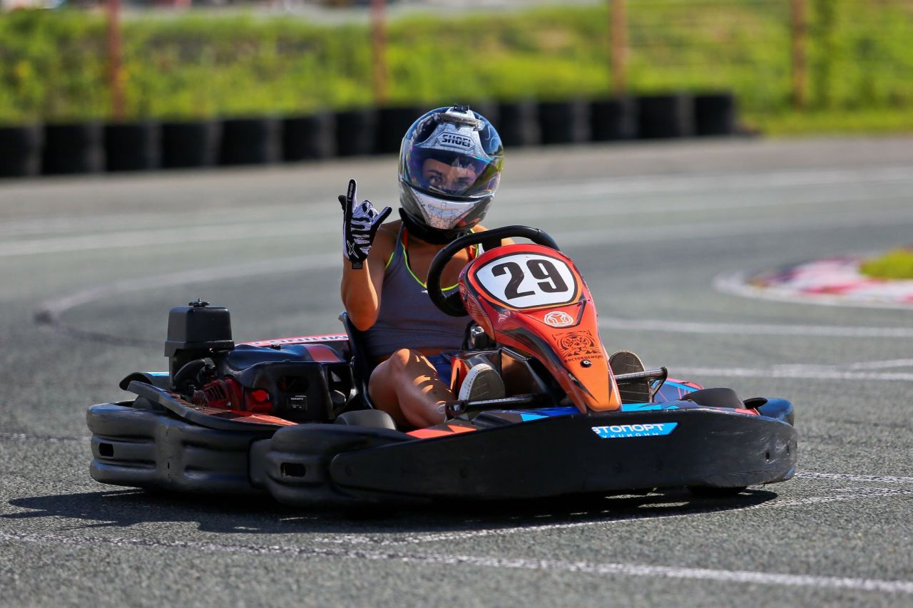 Vivez des courses de karting individuelles palpitantes à Cresus