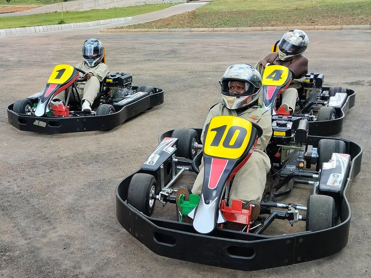 Vivez le frisson du karting avec Cresus : le plaisir des enfants et de la famille vous attend !